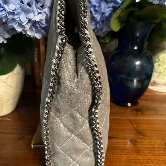 Stella McCartney large grey quilted Falabella bag. Chain detail. Authenticated - Picture 2 of 13